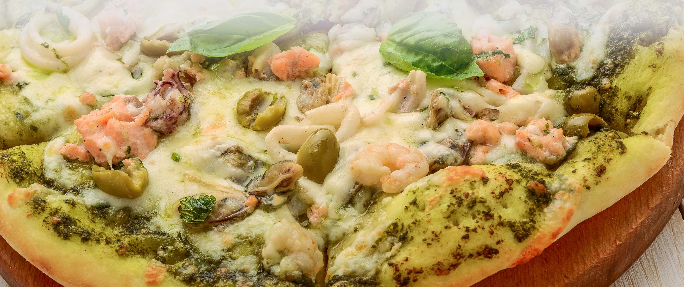 Feature/performancefoodservice-recipes-PestoShrimpPizza-HeroFull