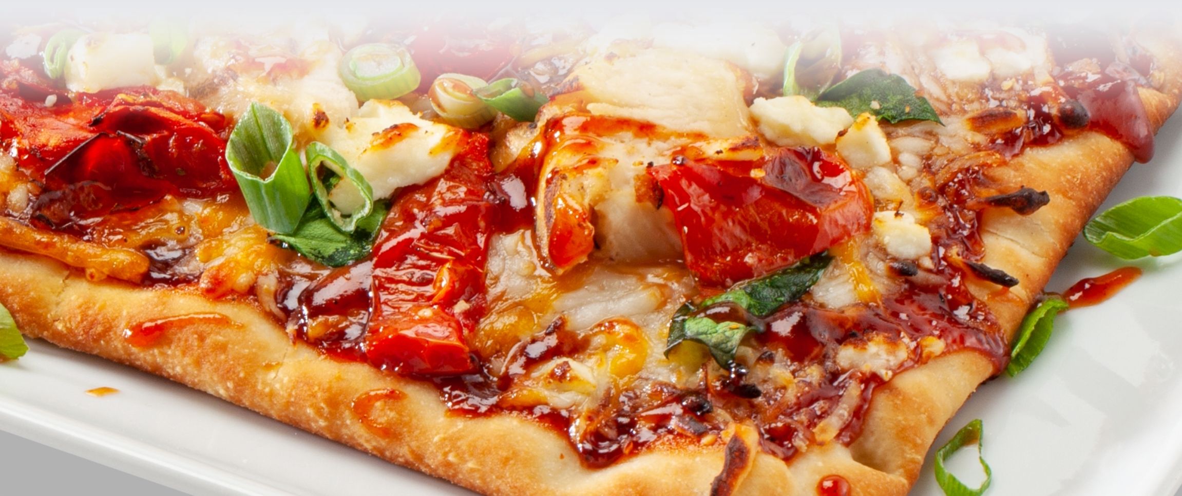 Hero - Full Width/performancefoodservice-Recipes-Hot_BBQ_Chicken_Flatbread-herofull