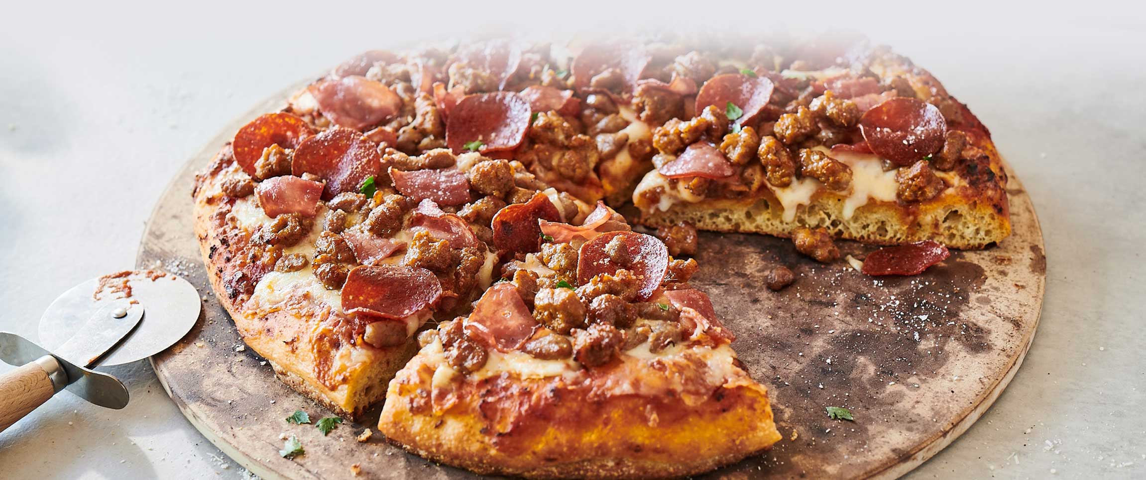 Hero - Full Width/performancefoodservice-Recipes-AllMeatPizza-herofull