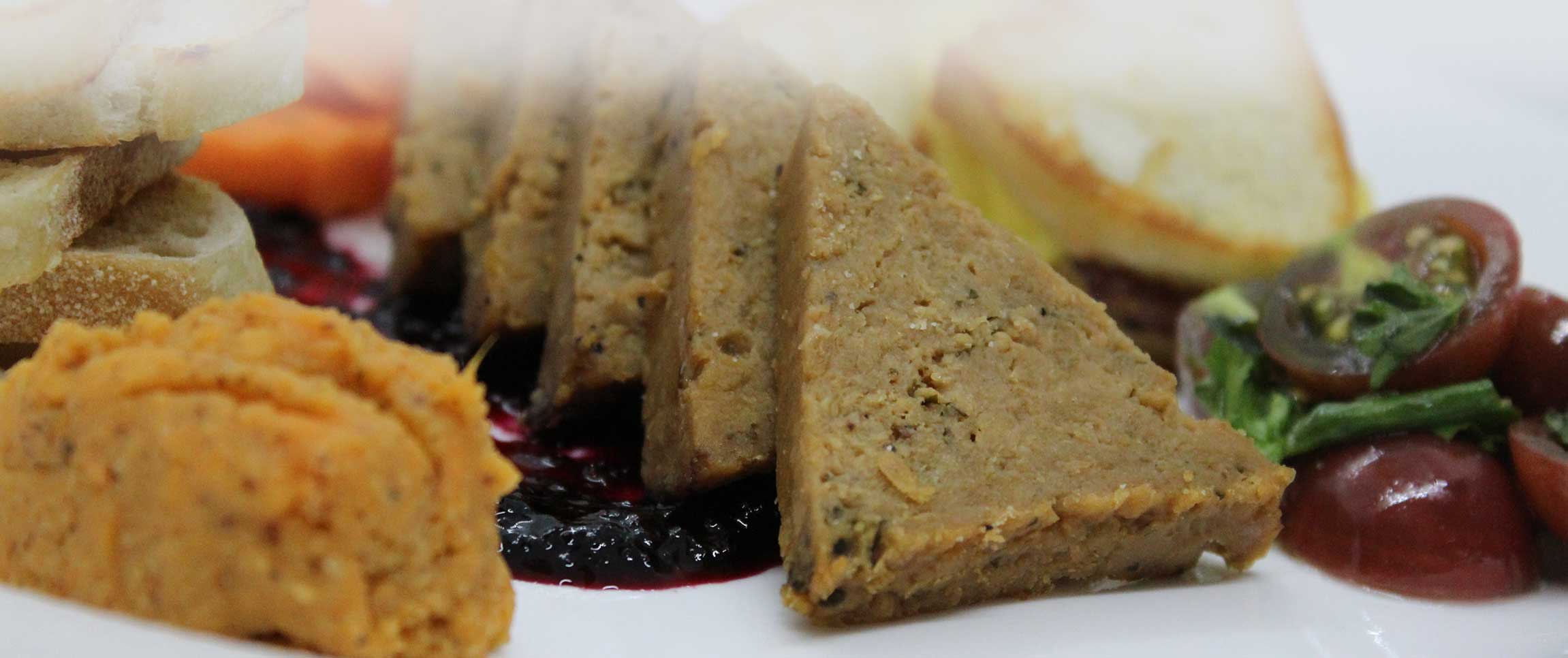 Hero - Full Width/performancefoodservice-Recipe-LemonPepperHerbLoaf-Herofull