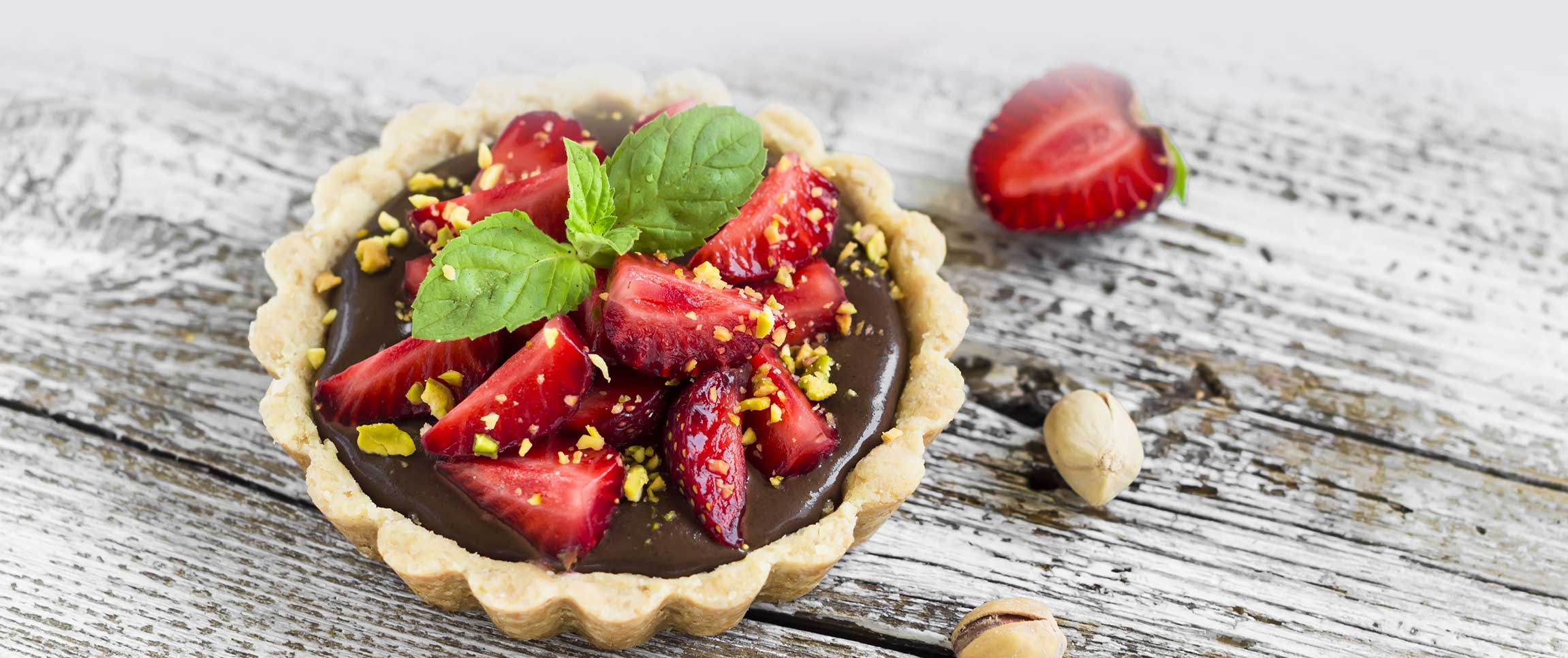 Hero - Full Width/performancefoodservice-recipes-ChocolateStrawberryTart-herofull