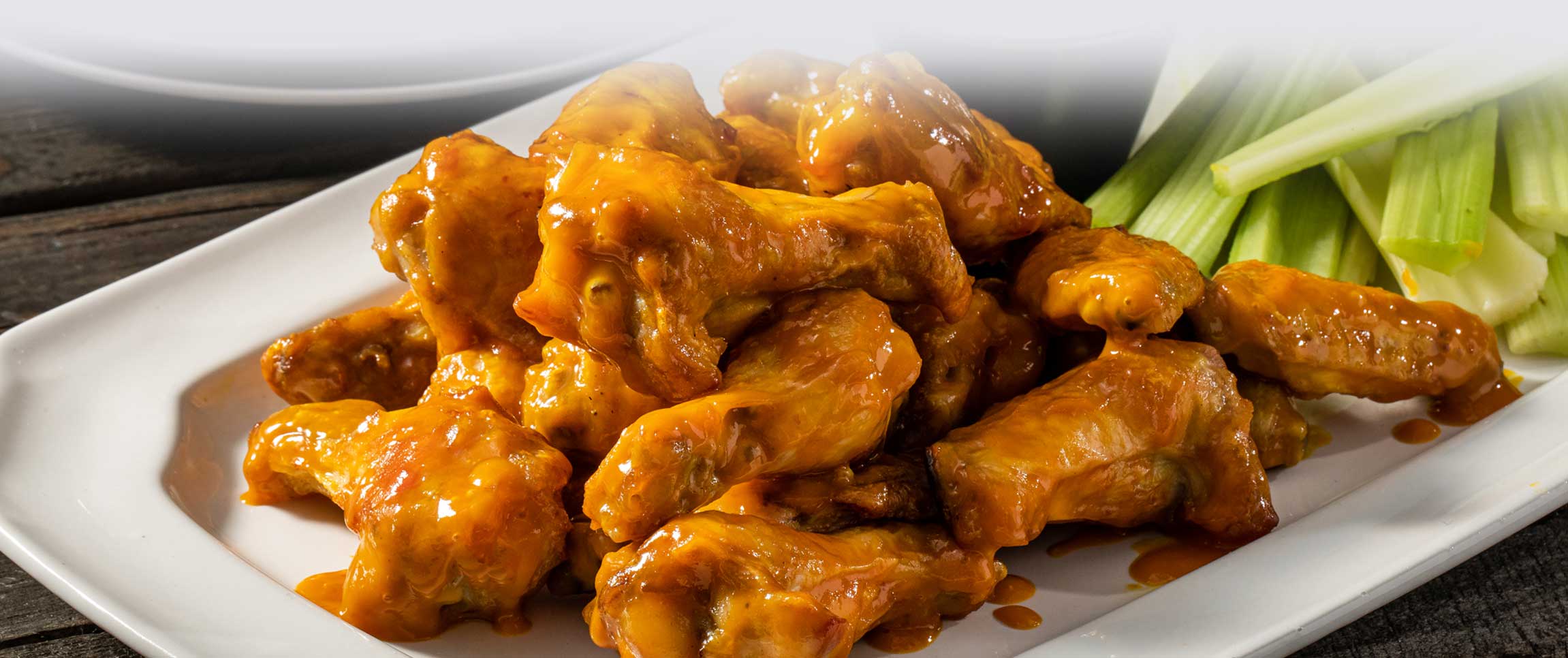 Hero - Full Width/performancefoodservice-recipes-SpicyTangyCarolinaBBQWings-herofull