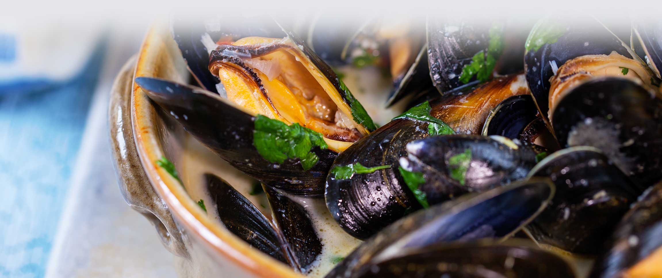 Hero - Full Width/performancefoodservice-recipes-DrunkenMussels-herofull