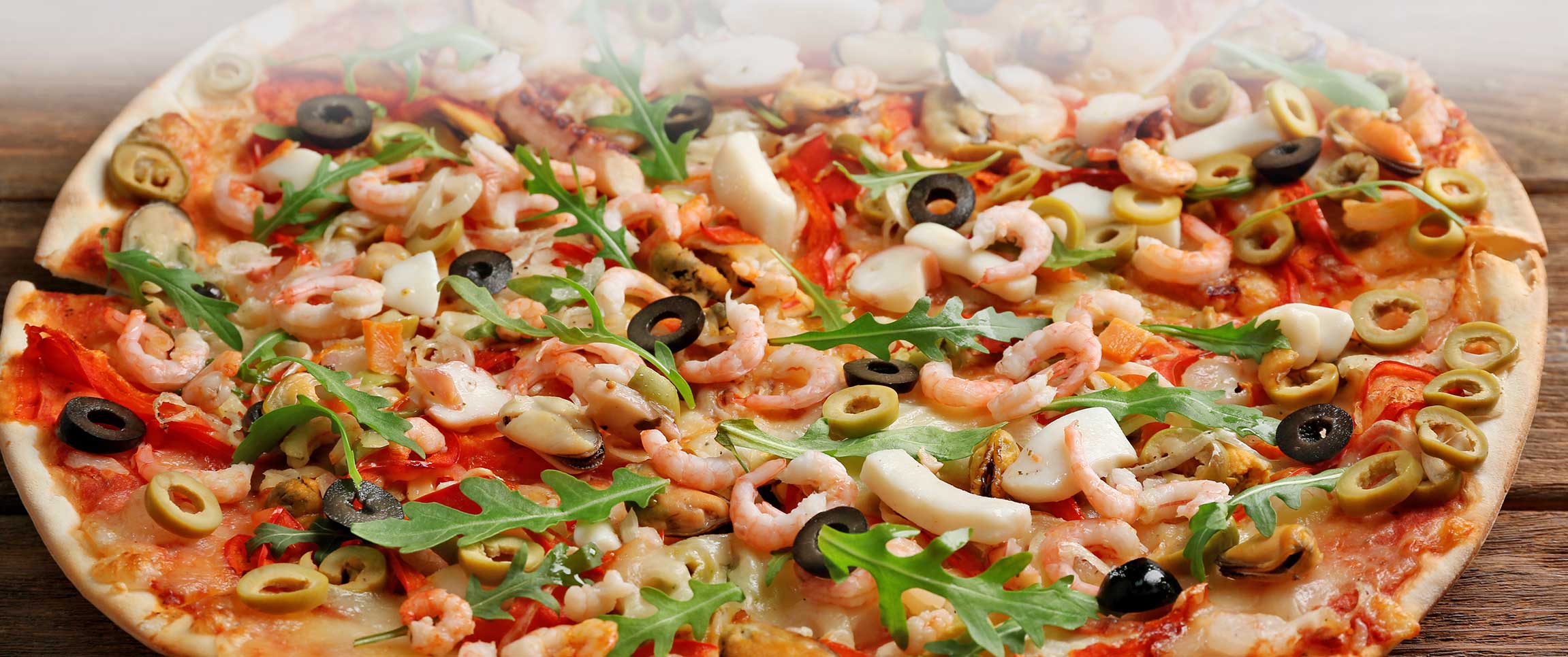 Hero - Full Width/performancefoodservice-recipes-CalamariGreenOlivePizza-herofull