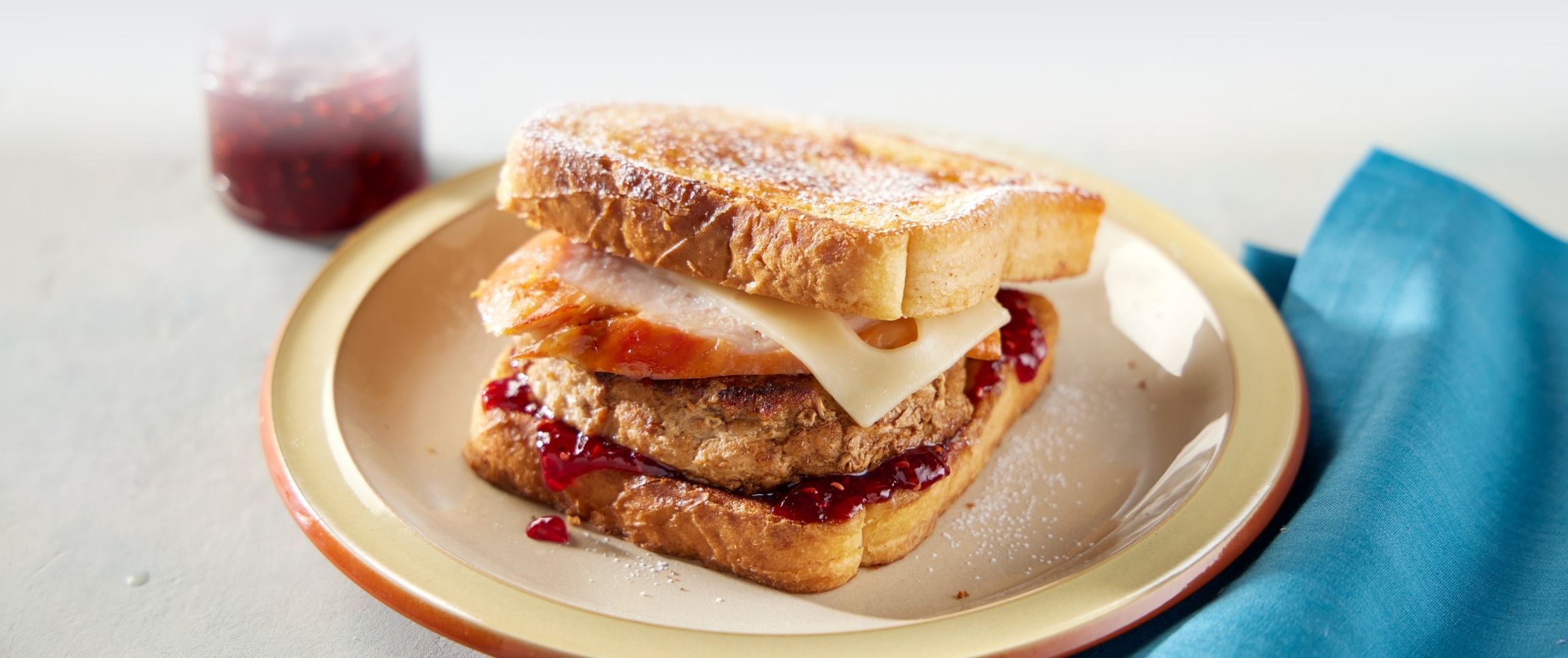 Hero - Full Width/performancefoodservice-Recipes-Monte_Cristo_Turkey_Burger-herofull