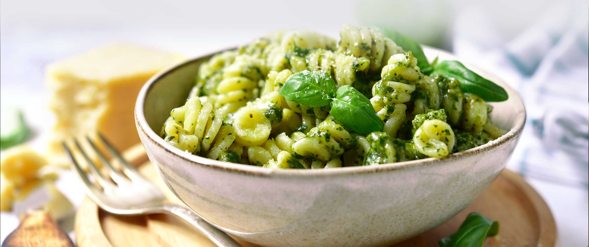 Hero - Full Width/Performancefoodservice-recipe-pestofusillisalad-herofull