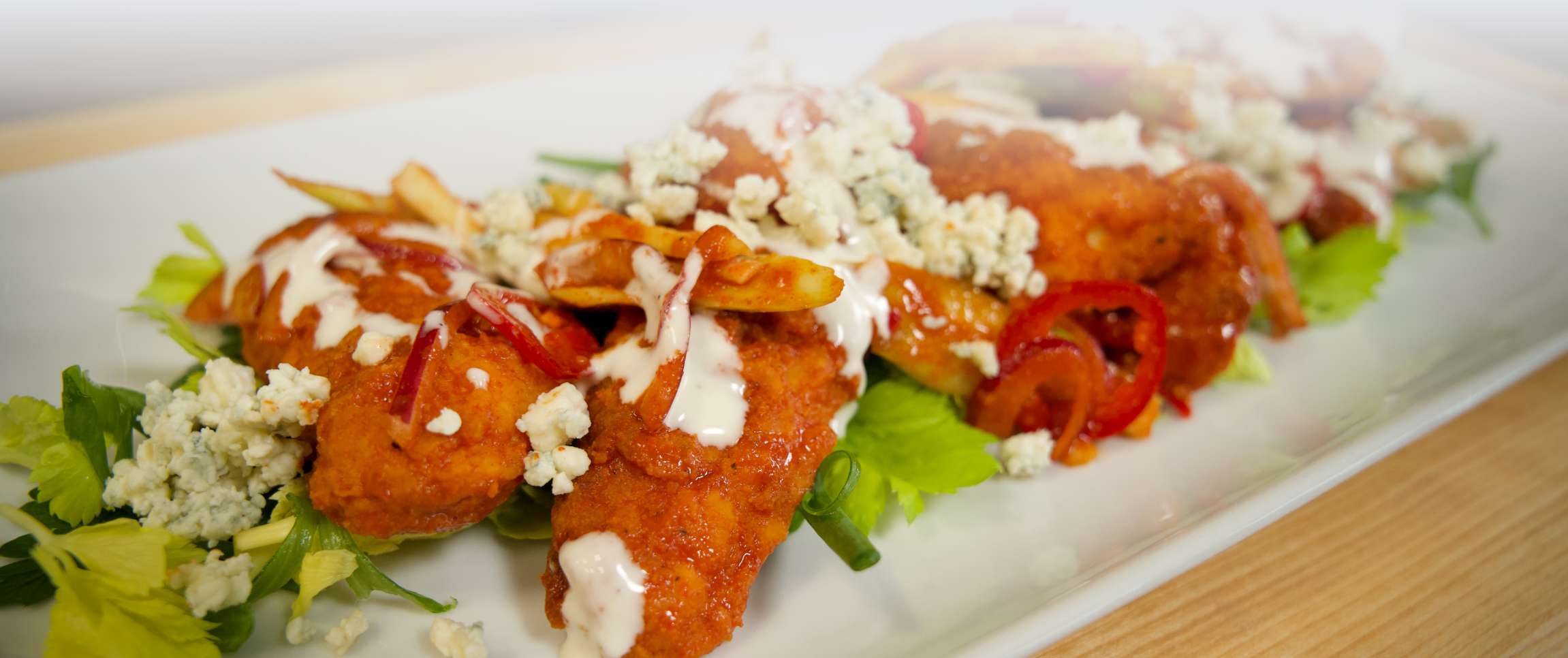 Hero - Full Width/Performancefoodservice-Recipes-Buffalo_Tender_Salad-herofull