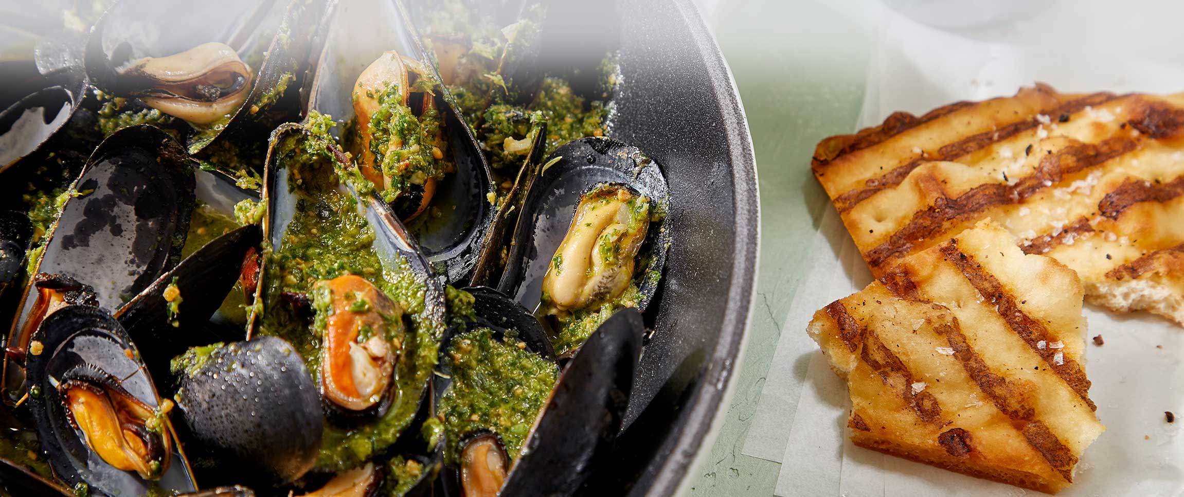 Hero - Full Width/performancefoodservice-DishRecipes-MusselsCilantroPestoBrothWBread-HeroFull