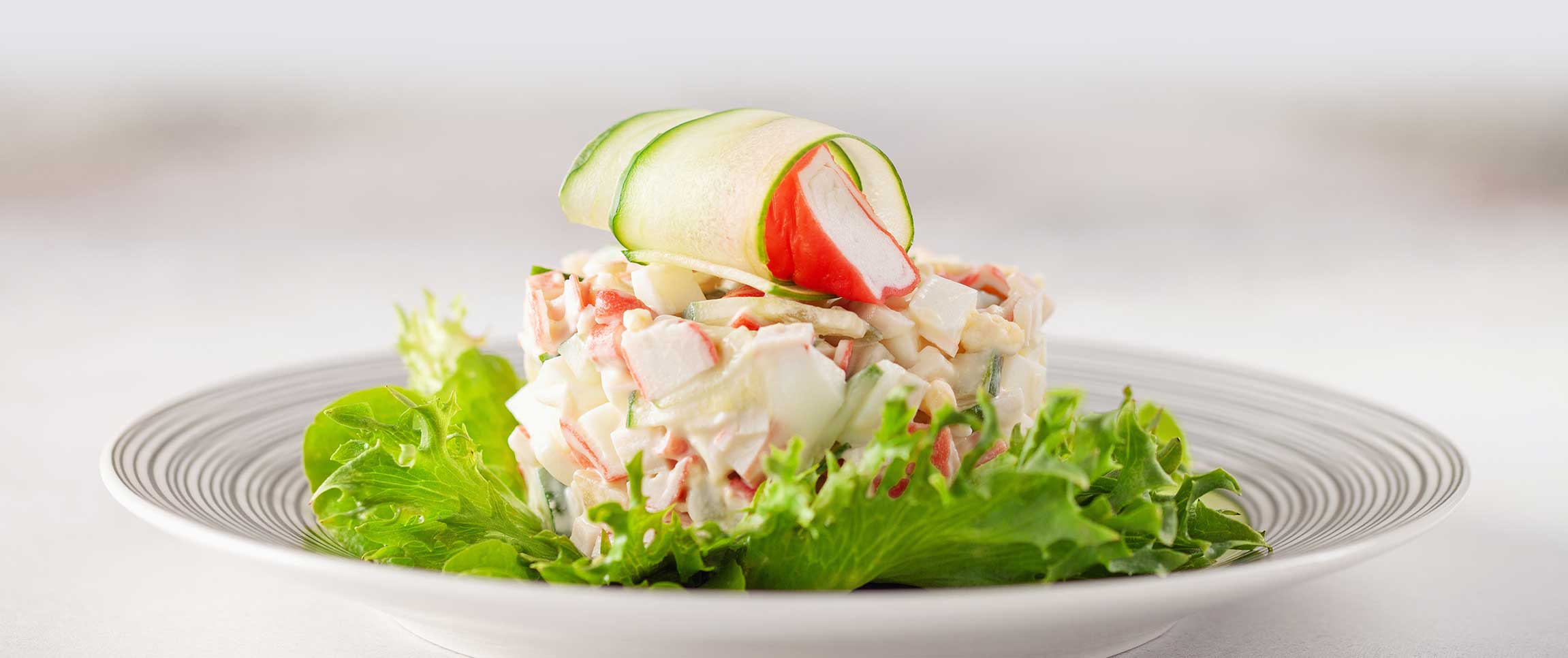 Hero - Full Width/performancefoodservice-ButterheadLettuceCrabSalad-herofull