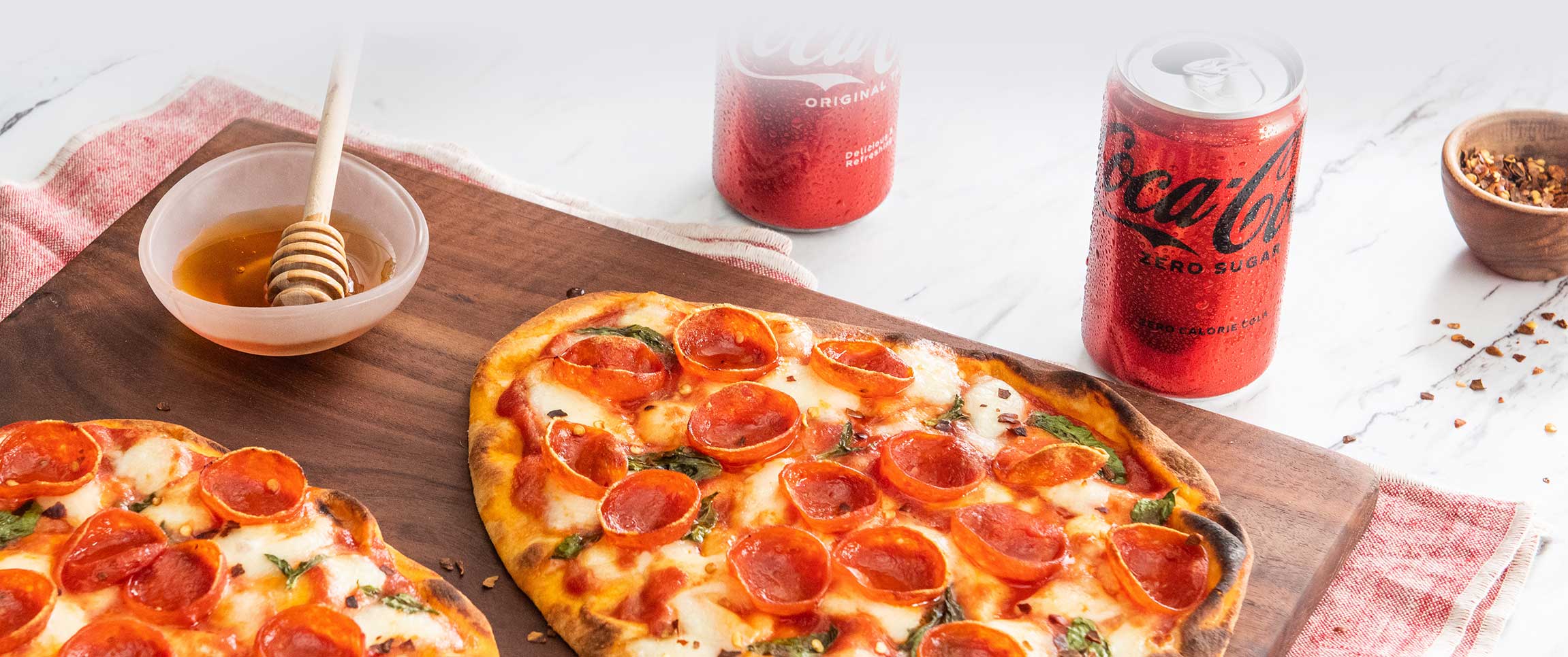 Hero - Full Width/performancefoodservice-recipes-Bee-Sting-Flatbread-Pizza-herofull