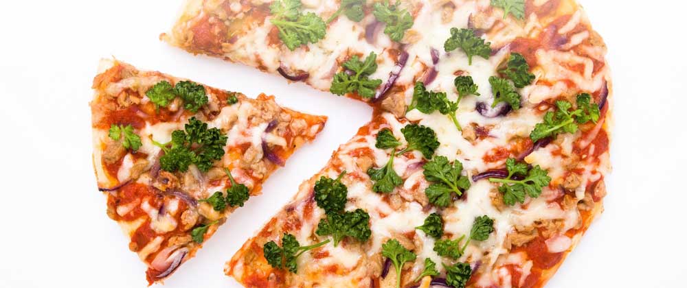 Hero - Full Width/performancefoodservice-Recipes-ChickenPrimaveraPizza-heroFull