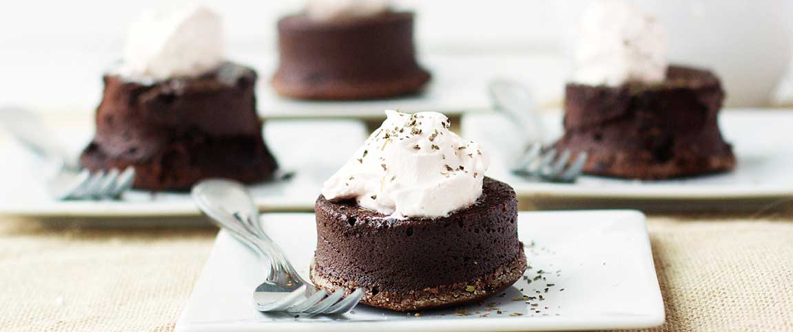 Hero - Full Width/performancefoodservice-Recipes-MEXICAN_LAVA_CAKE-heroFull