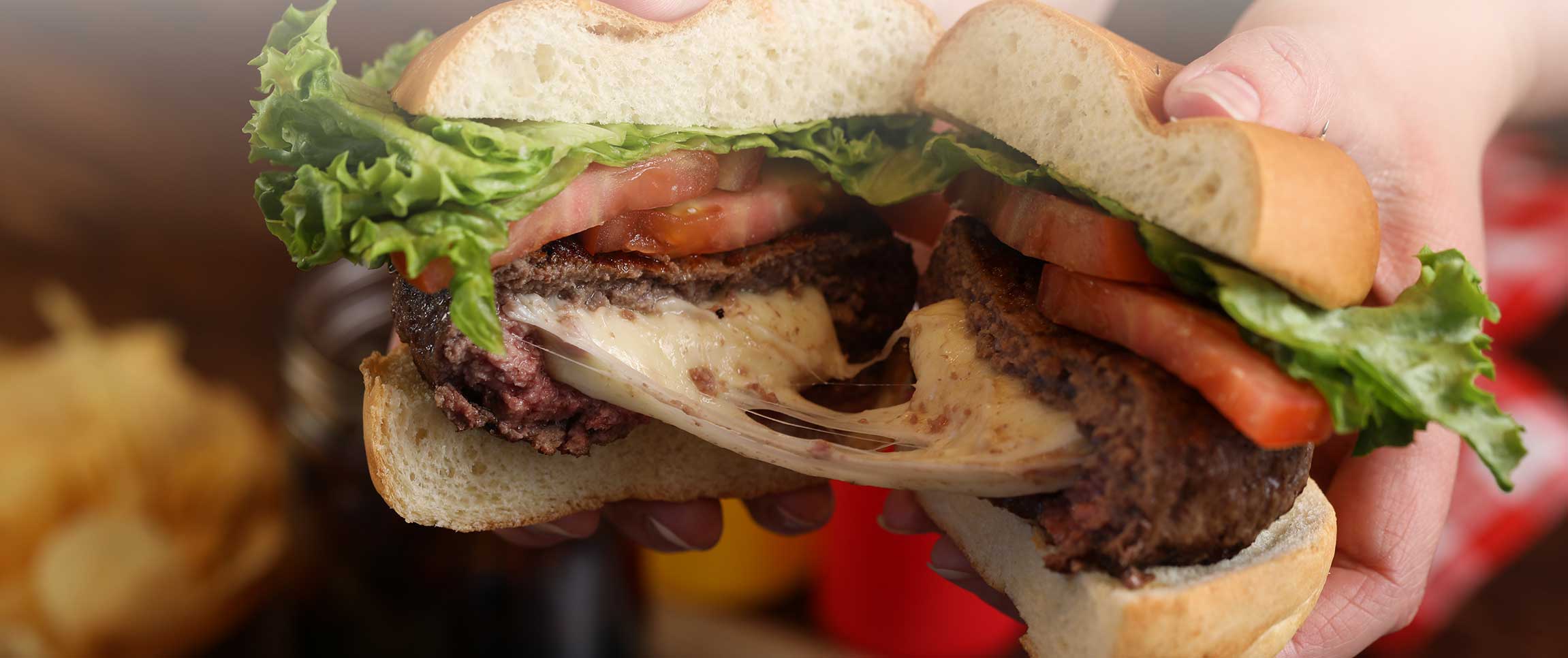 Hero - Full Width/performancefoodservice-Recipes-JuicyLucyBurger-heroFull