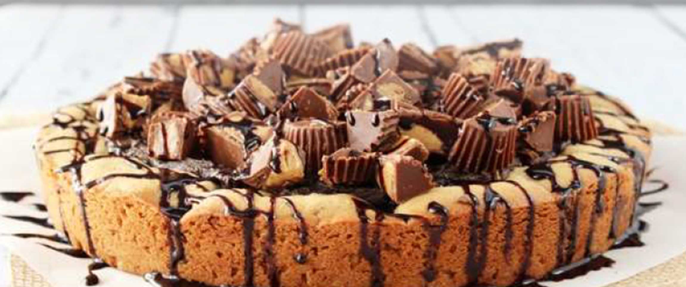 Hero - Full Width/performancefoodservice-Recipes-ChocolateChipCookiePizza-HeroFull