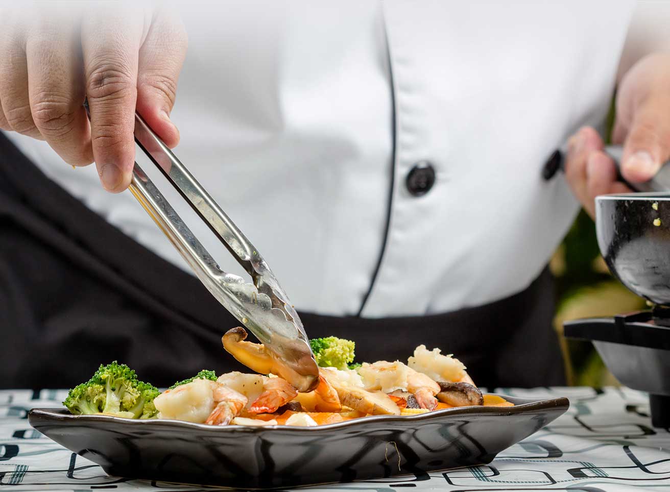 Chefs/performancefoodservice-GetInspired-Chefs-ChefLouRice-HeroHalf