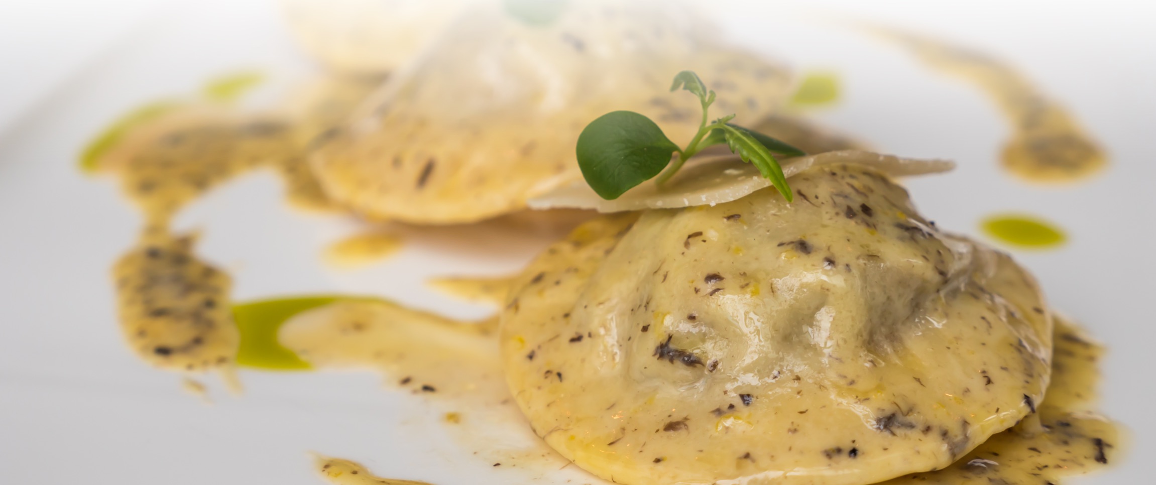 Hero - Full Width/performancefoodservice-recipes-truffle-bistro-sauce_heroFull