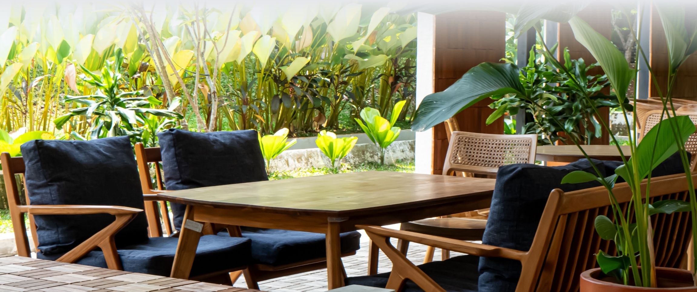 Articles/performancefoodservice-GetInspired-Opa_On_the_Patio-herofull