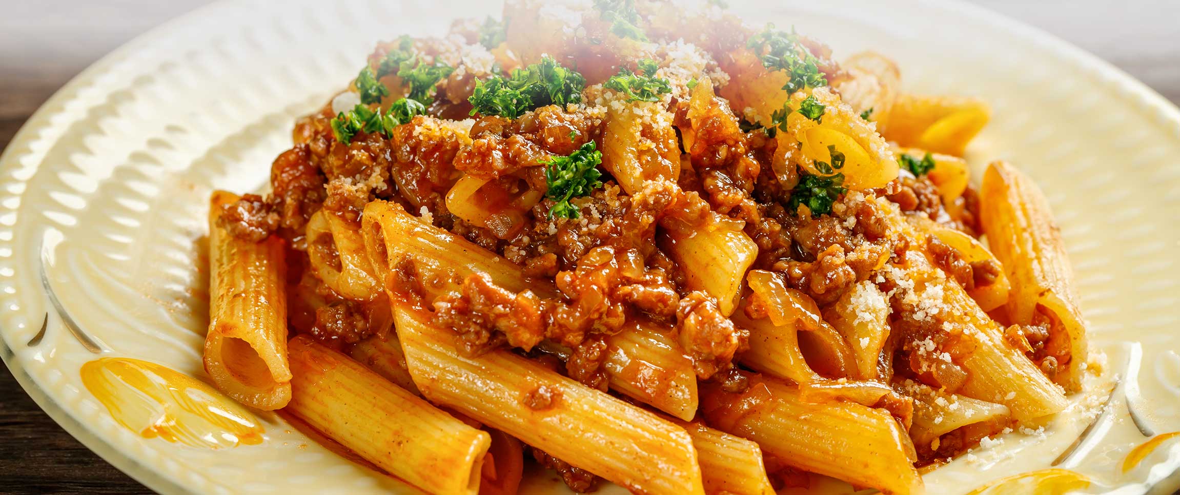 Hero - Full Width/performancefoodservice-recipes-BologneseWPenne-herofull