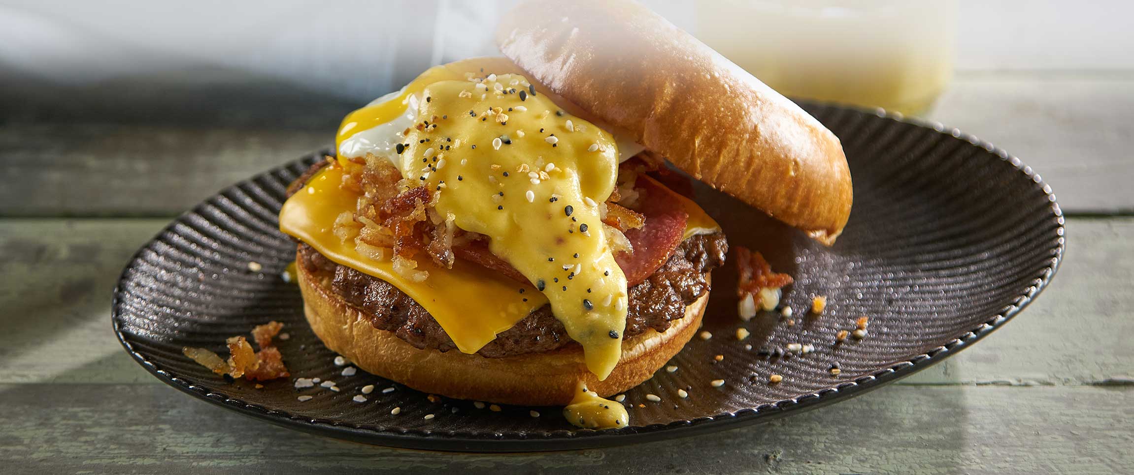 Hero - Full Width/performancefoodservice-recipes-BreakfastBennyBurger-herofull