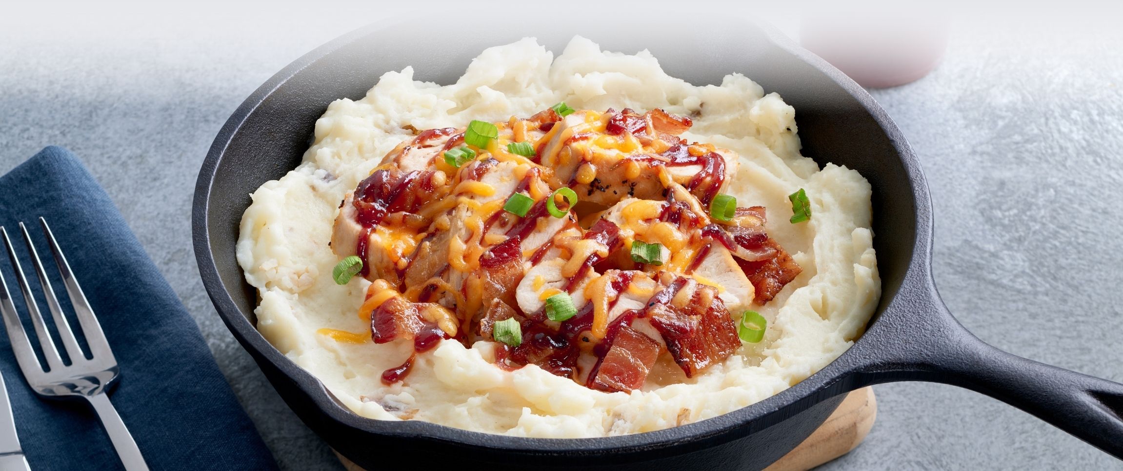 Hero - Full Width/performancefoodservice-Recipes-BBQ_Chicken_Skillet-herofull