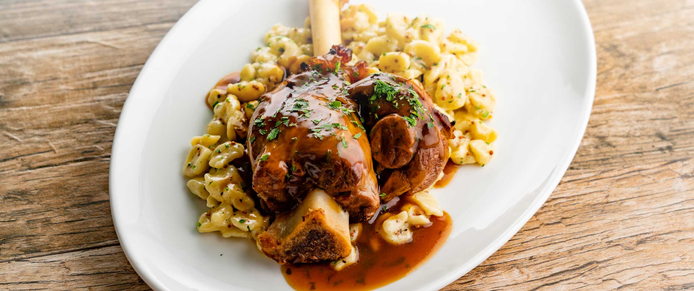 Hero - Full Width/performancefoodservice-Recipes-LambSauerbraten-heroFull