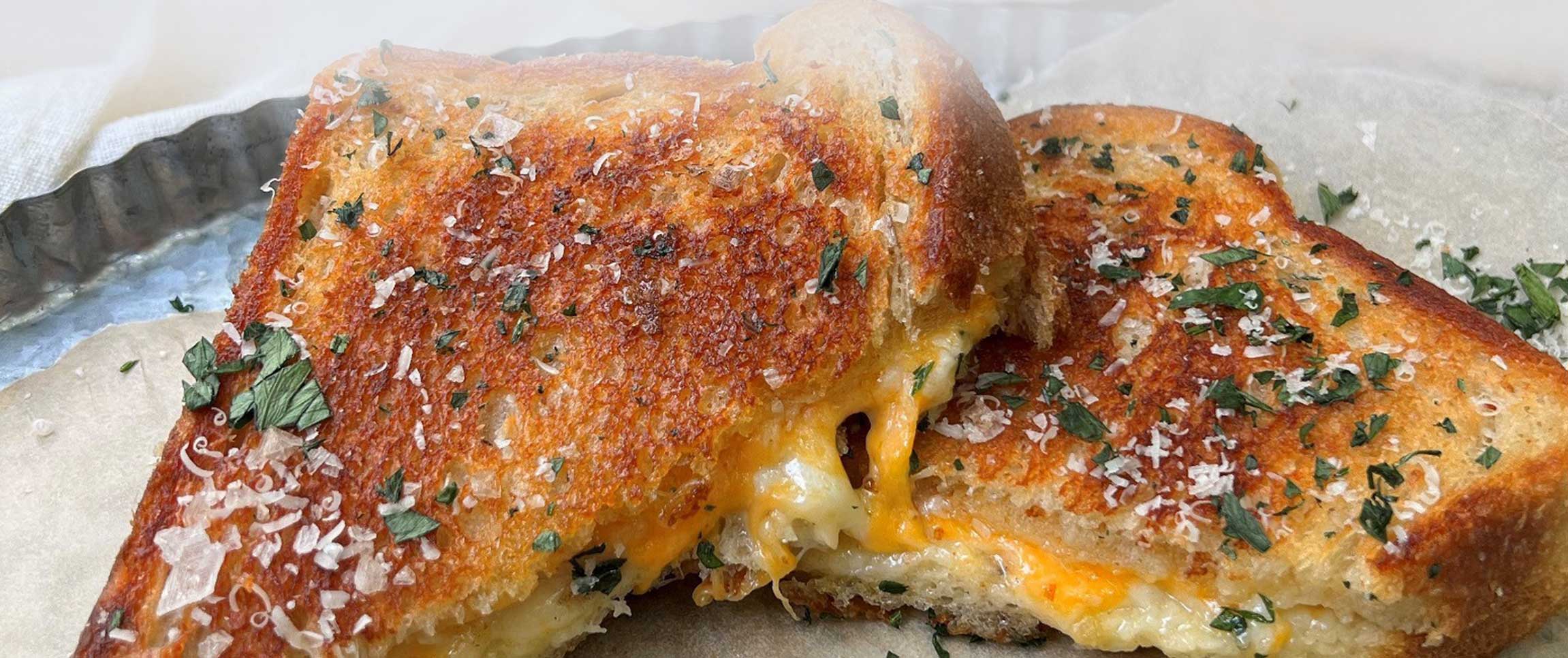 Hero - Full Width/Performancefoodservice-recipe-dukesgrilledcheese-herofull