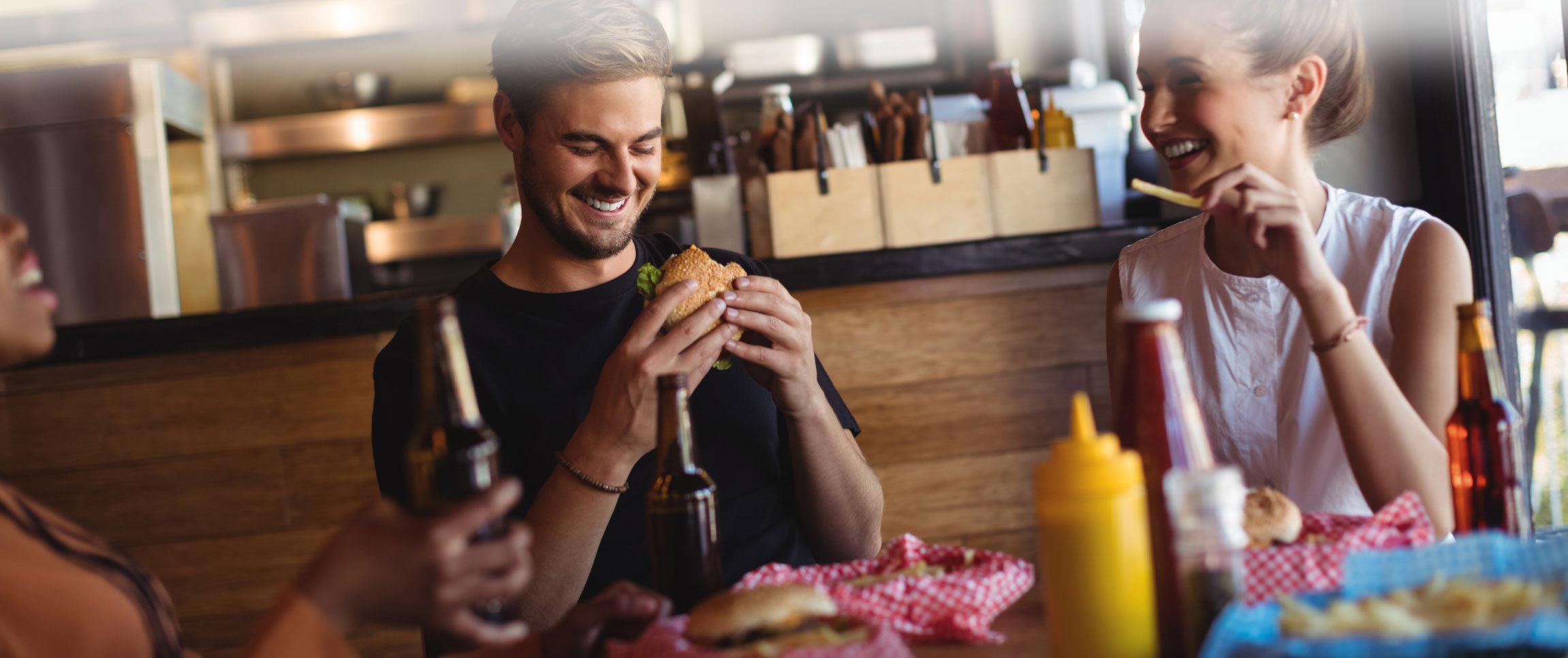 Articles/performancefoodservice-GetInspired-student-discounts-heroFull
