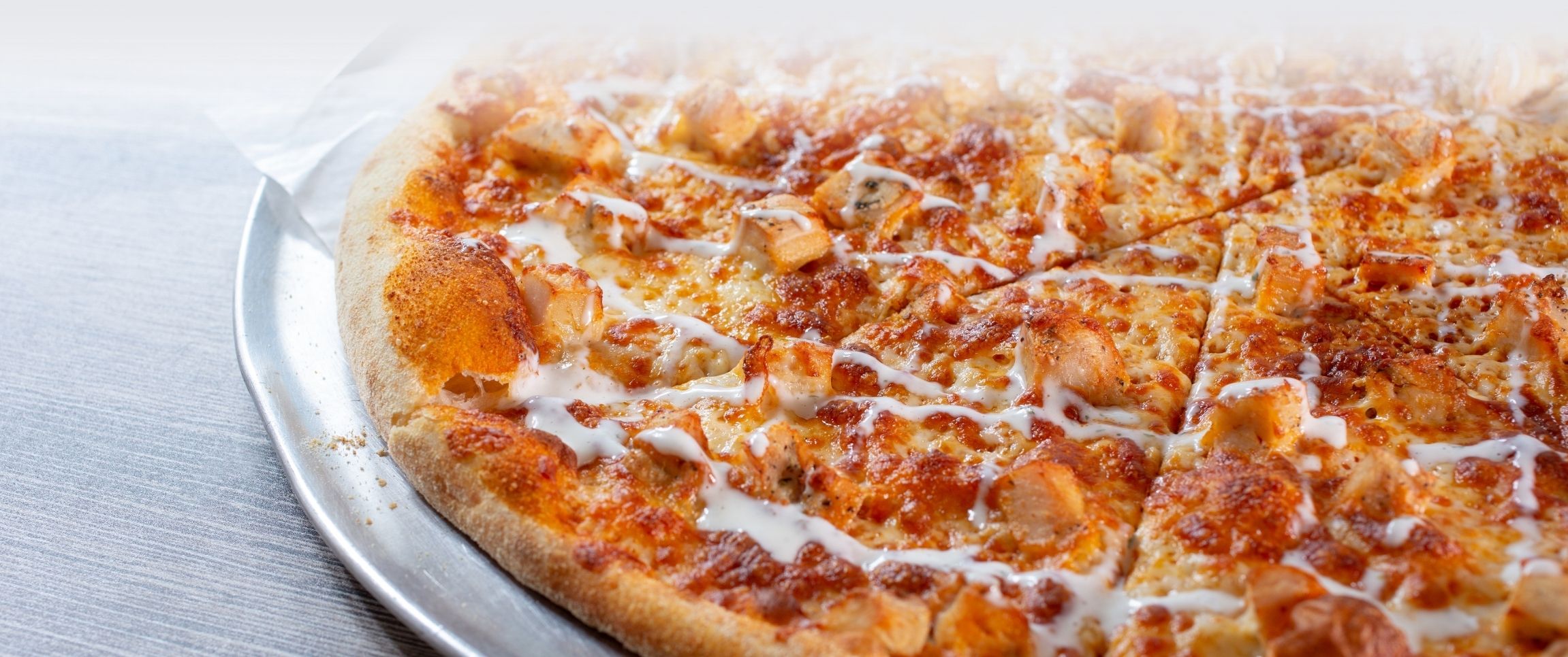 Hero - Full Width/performancefoodservice-Recipes-Roma_Buffalo_Chicken_Pizza-herofull