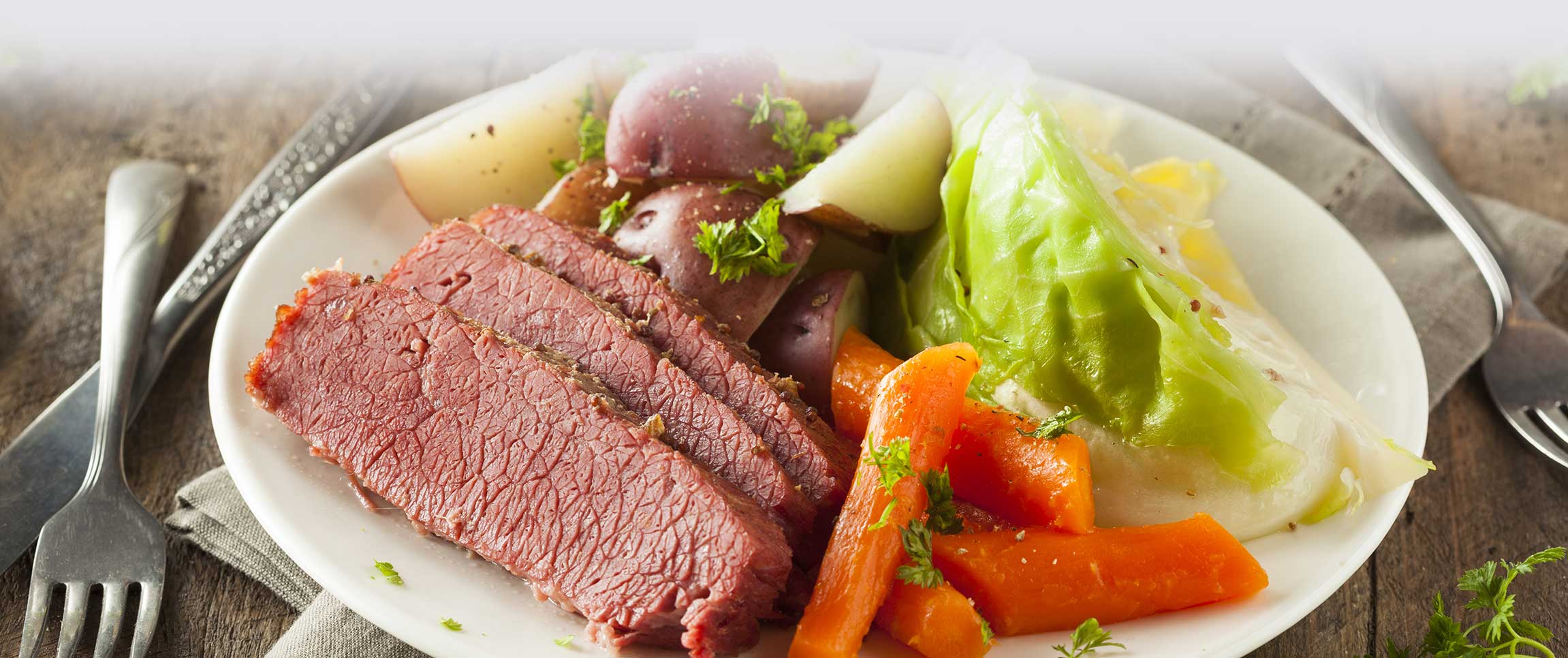 Hero - Full Width/performancefoodservice-recipes-CornedBeefBrisket-herofull