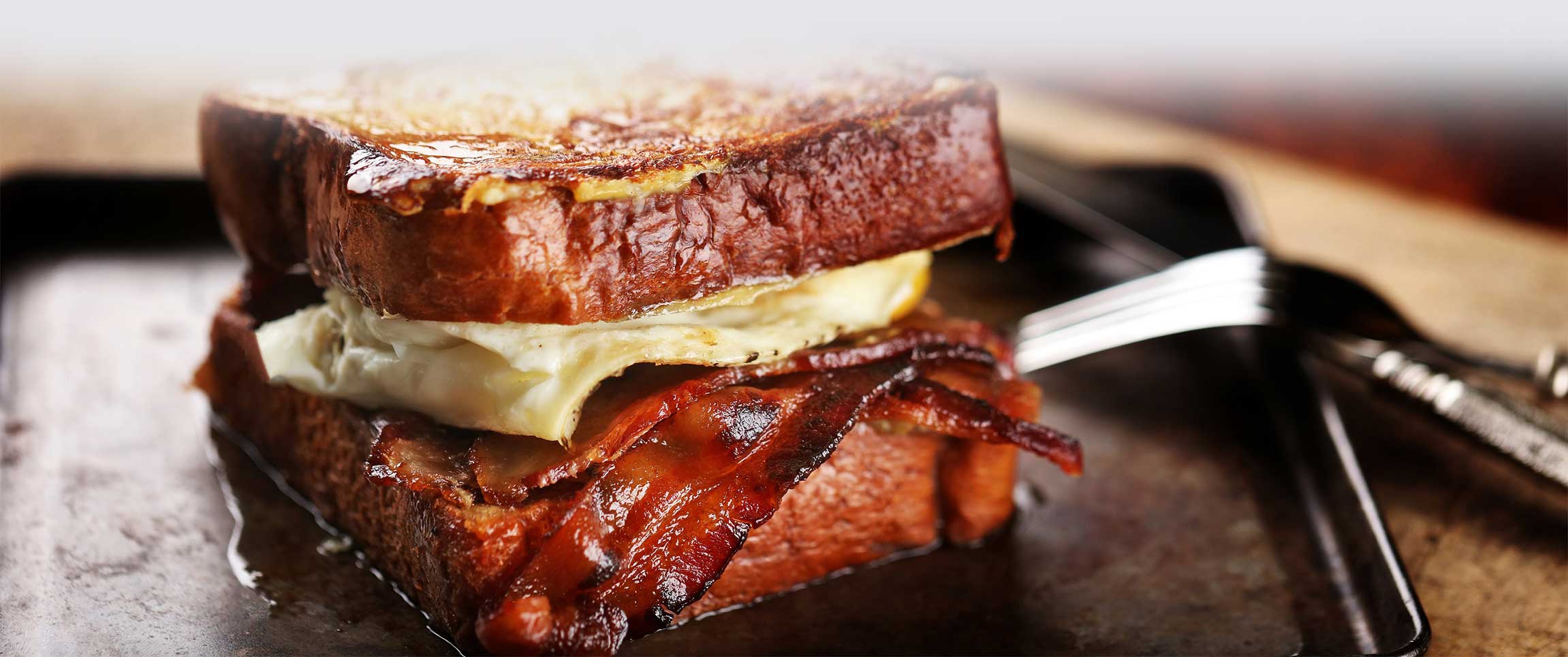 Hero - Full Width/performancefoodservice-recipes-MapleBaconFrenchToastSandwich-herofull