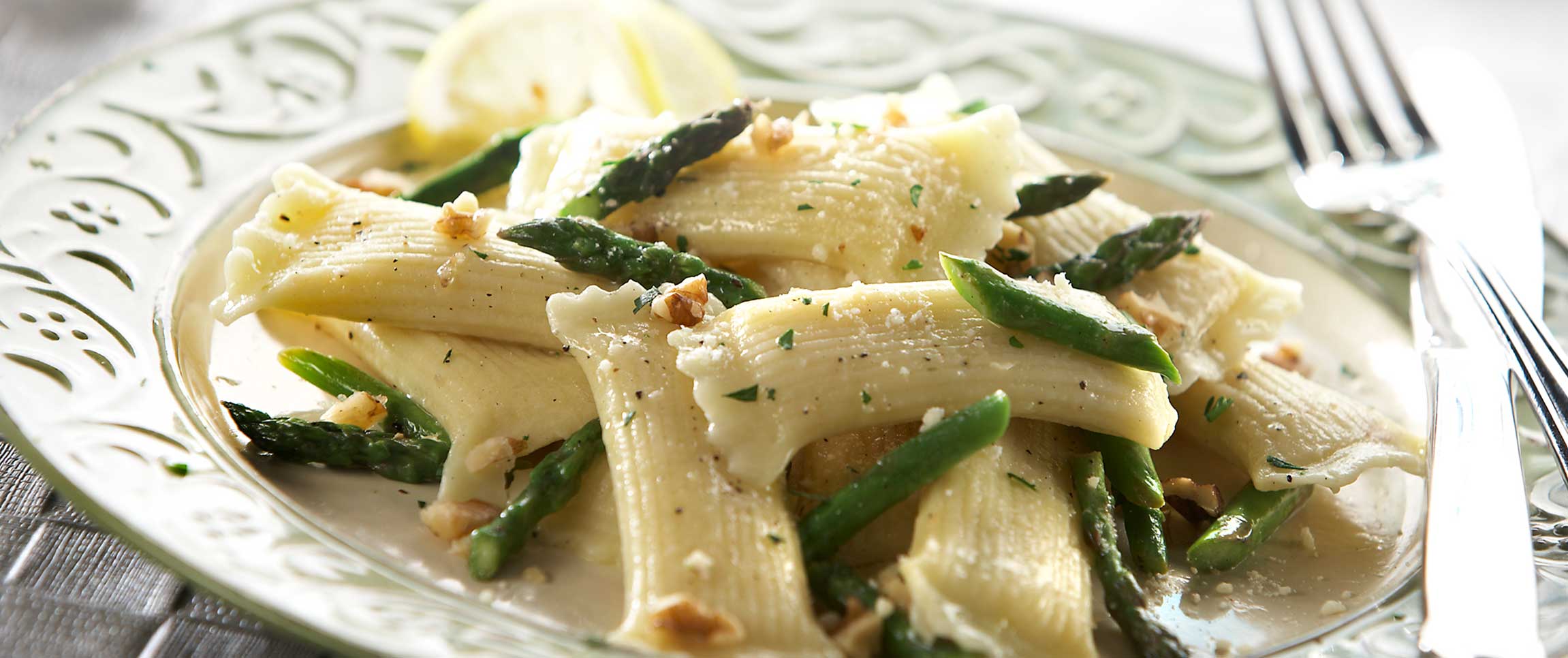 Hero - Full Width/performancefoodservice-Recipes-CheeseRigatoniAndAsparagus-heroFull