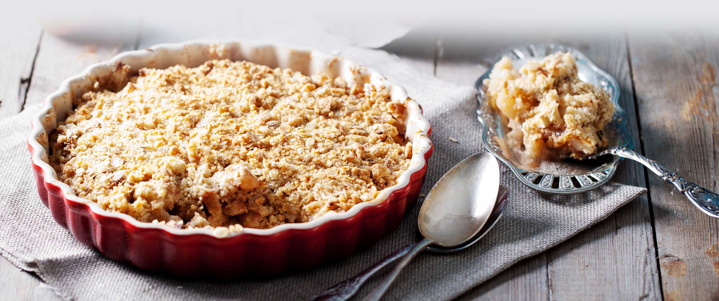 Hero - Full Width/performancefoodservice-recipes-HoneyCrispAppleCrumble-herofull