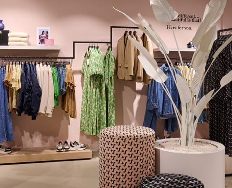 Shoeby (Alexandrium), Poolsterstraat 51 (Alexandrium Shopping Center, Prins Alexander)